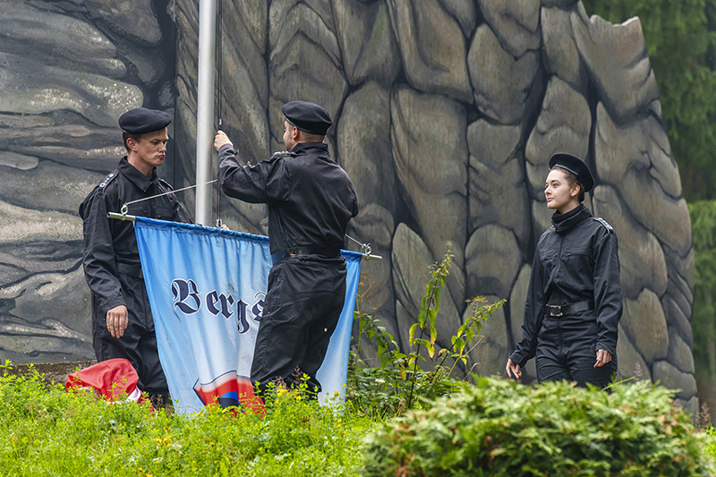 v.l.n.r.: Christian Harnisch (Rekrut), Eric Balcar (Rekrut) und Christin Schwind (Rekrut).

Foto: Pixore – Dirk Rückschloß