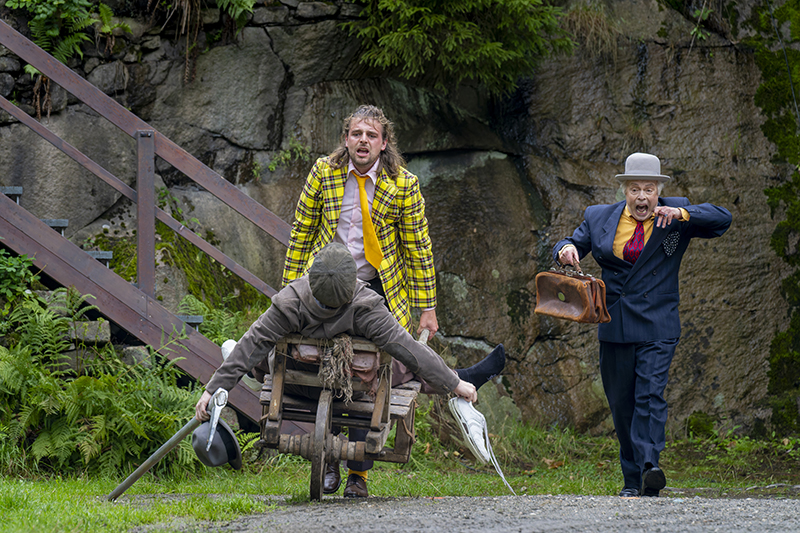 v.l.n.r.: Marvin Thiede (Benny) und Hans B. Goetzfried (Egon).</br>

Foto: Pixore – Dirk Rückschloß