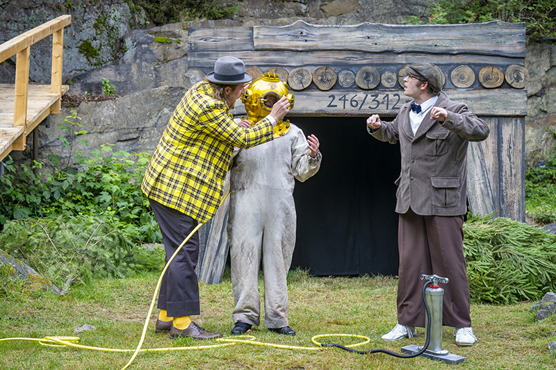 v.l.n.r.: 	Marvin Thiede (Benny), Hans B. Goetzfried (Egon) und Rouven Klischies (Kjeld).

Foto: Pixore – Dirk Rückschloß