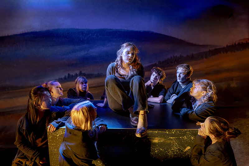 v.l.n.r.: Ke Xin Celine Chen, Kristin Liebscht, Leni Sommerfeld, Johanna Fiedler, Vanessa Schubert, Griffin Weiß, Leo Tennler, Emily Röhner und Julina Oehme.</br>

Foto: Dirk Rückschloß/Pixore Photography