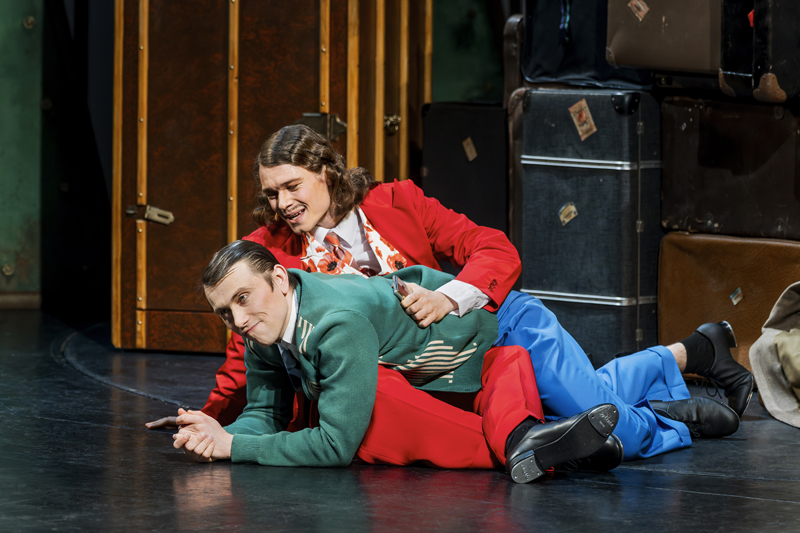 v.l.n.r.: Vincent Wilke (Jack) und Richard Glöckner (Algernon).<br />Foto: Dirk Rückschloß/Pixore Photography