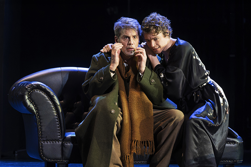 v.l.n.r.: László Varga (Basil Hallward) und Richard Glöckner (Dorian Gray).
Foto: Dirk Rückschloß/Pixore Photography