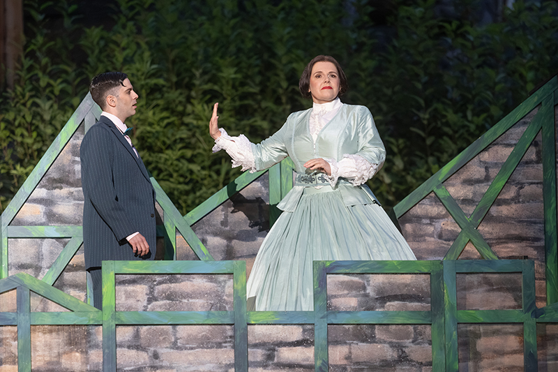 v.l.n.r.: Chris Green (Fritz) und Bettina Grothkopf (Sophie Seidelmann).</br></br>

Foto: Photoron - Ronny Küttner