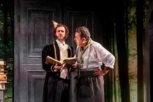 v.l.n.r.: Angus Simmons (Franz) und Ivaylo Guberov (Richard).
Foto: Dirk Rückschloß/Pixore Photography
